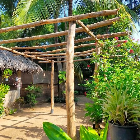 Hotel Eastwind Surf Camp Arugam Bay Exterior foto