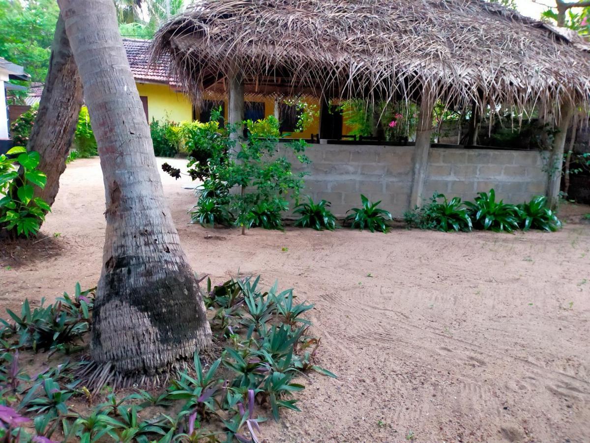Hotel Eastwind Surf Camp Arugam Bay Exterior foto