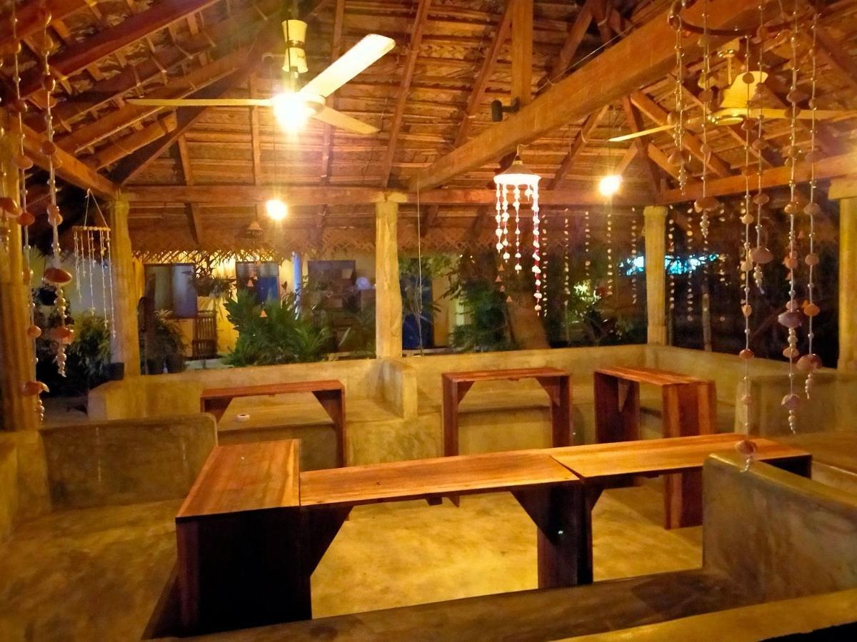 Hotel Eastwind Surf Camp Arugam Bay Exterior foto